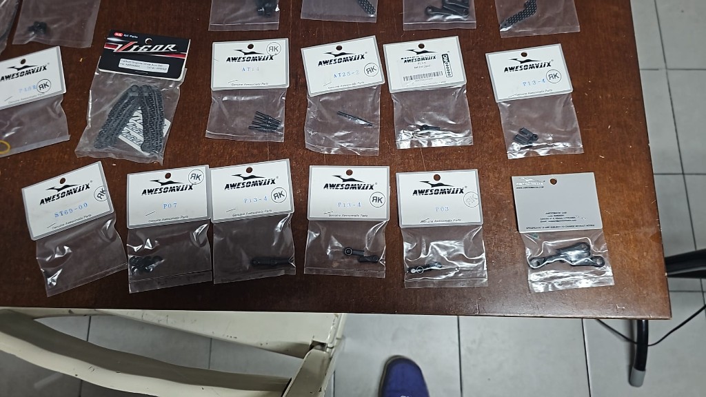 Lotto ricambi Awesomatix A800 (compatibili MMX / R / RR) + carbon Vigor