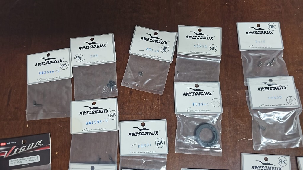 Lotto ricambi Awesomatix A800 (compatibili MMX / R / RR) + carbon Vigor