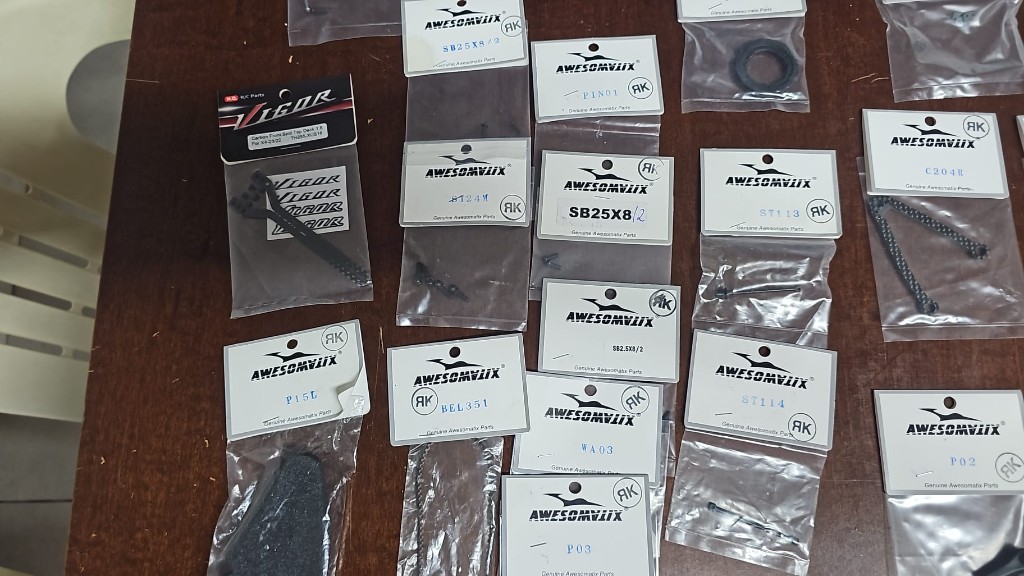 Lotto ricambi Awesomatix A800 (compatibili MMX / R / RR) + carbon Vigor