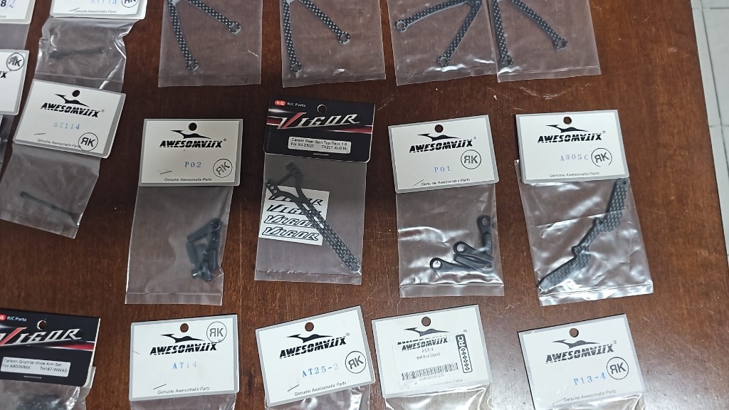 Lotto ricambi Awesomatix A800 (compatibili MMX / R / RR) + carbon Vigor